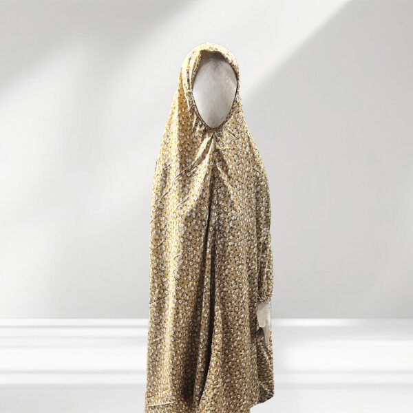 Elegant Irani Namaz Chaddar in soft, breathable fabric, providing full coverage for Muslim women during prayer. Lightweight, modest, and comfortable for daily Salah